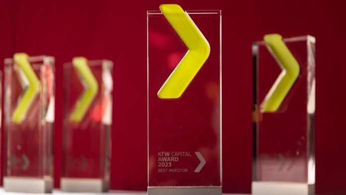 The trophies of the KfW Capital Award 2023