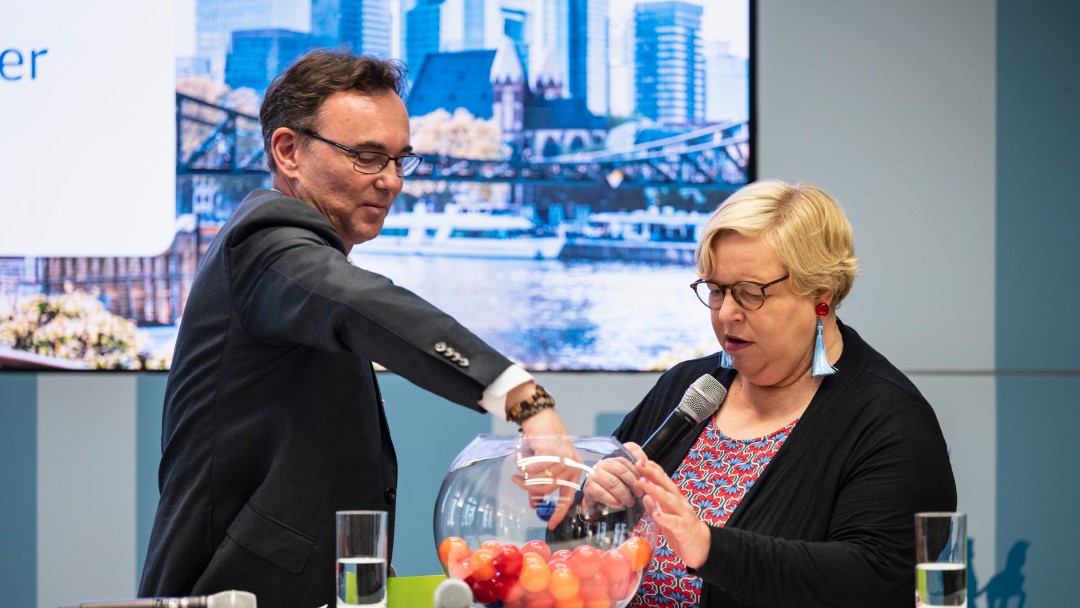 Frau Ulrike Hinrichs Herr Alexander Thees Ziehung der Stipendiatinnen